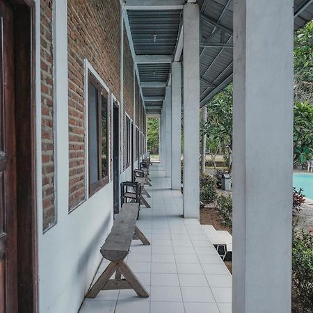 Отель Reddoorz Near Pantai Florida Anyer Серанг Экстерьер фото