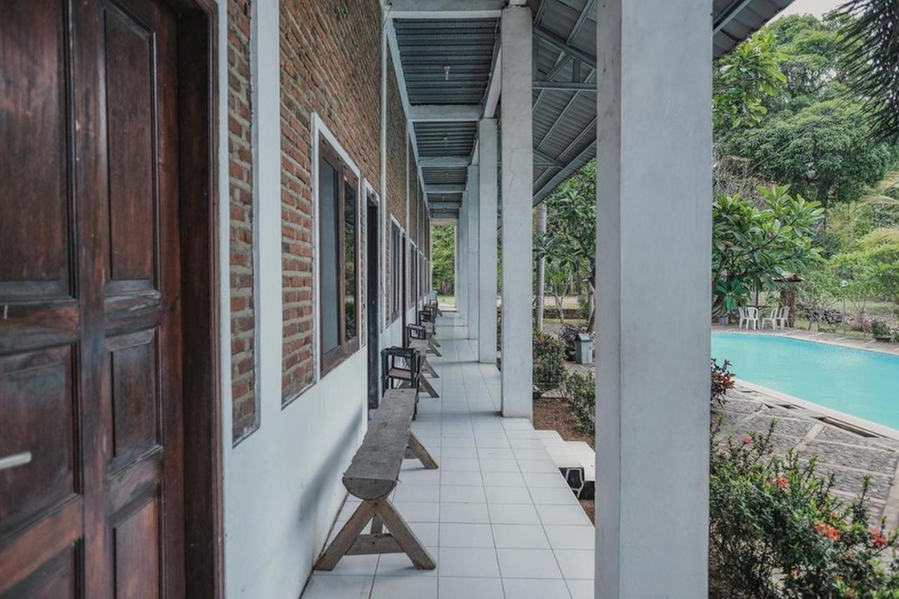Отель Reddoorz Near Pantai Florida Anyer Серанг Экстерьер фото