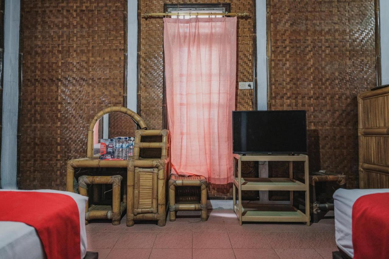 Отель Reddoorz Near Pantai Florida Anyer Серанг Экстерьер фото