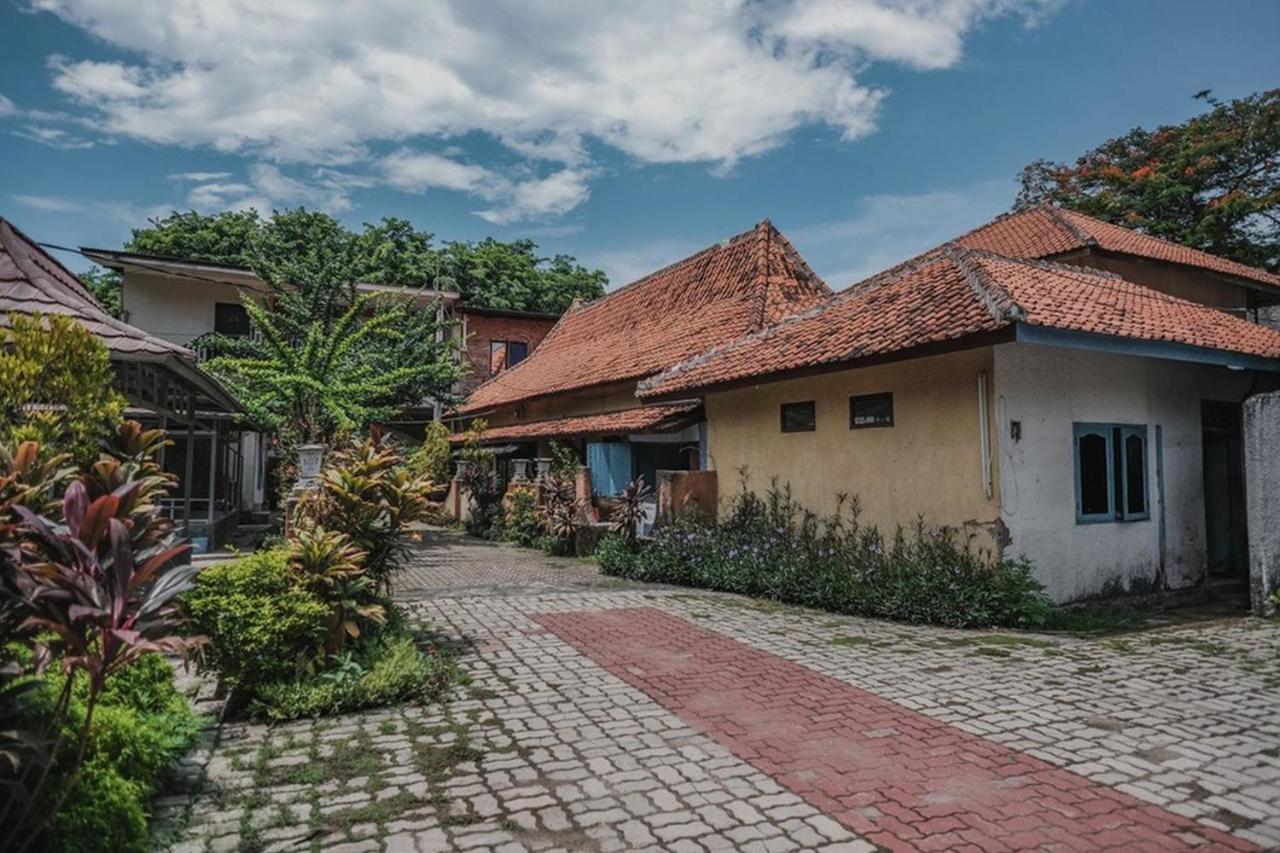 Отель Reddoorz Near Pantai Florida Anyer Серанг Экстерьер фото