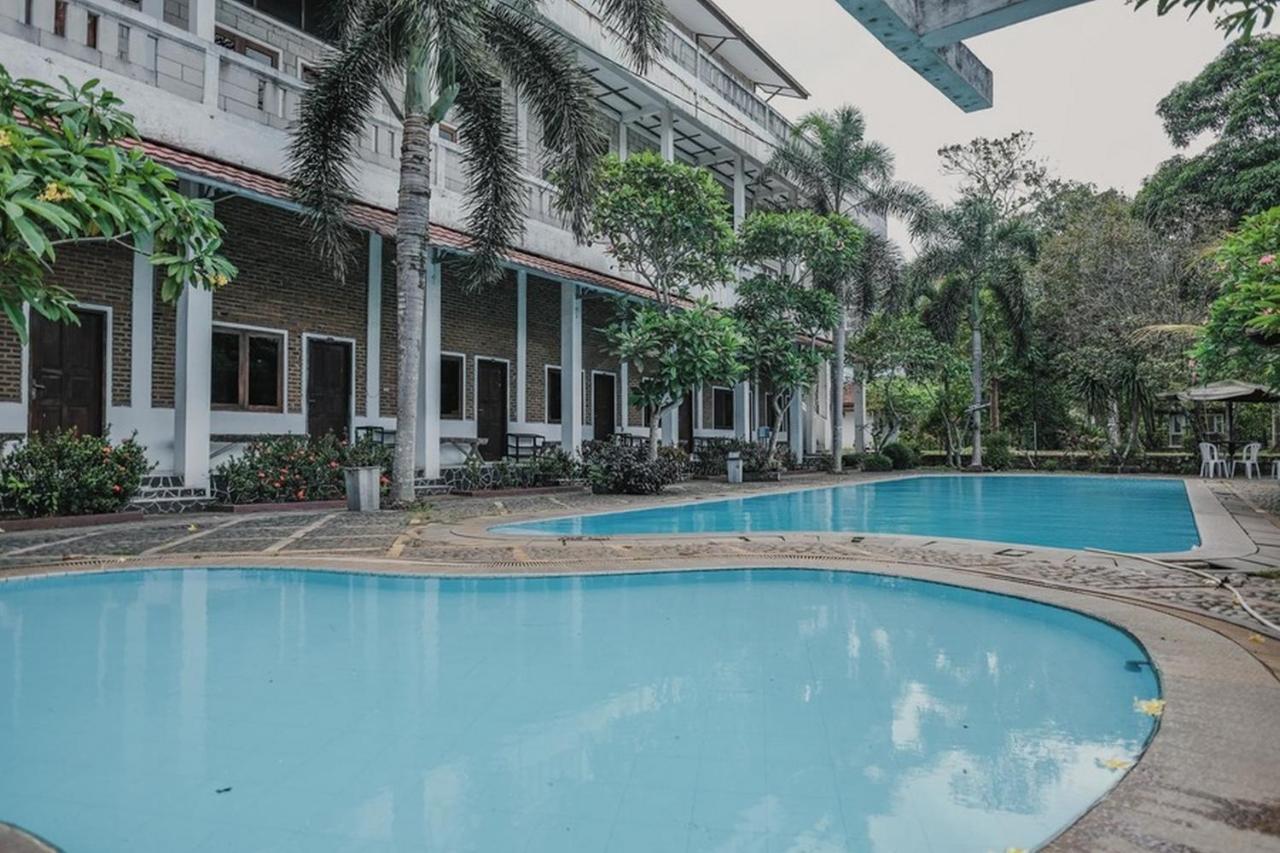 Отель Reddoorz Near Pantai Florida Anyer Серанг Экстерьер фото