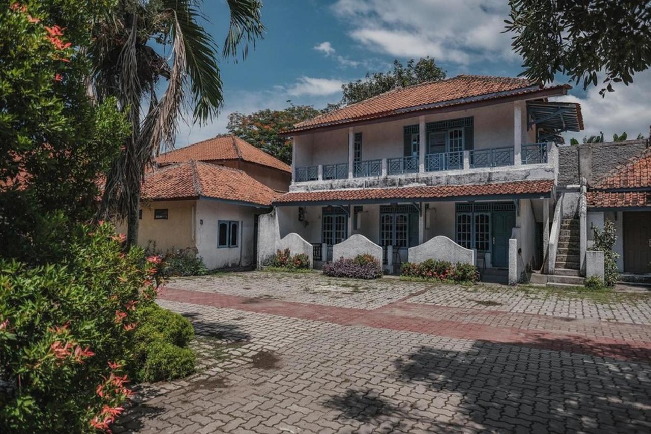 Отель Reddoorz Near Pantai Florida Anyer Серанг Экстерьер фото
