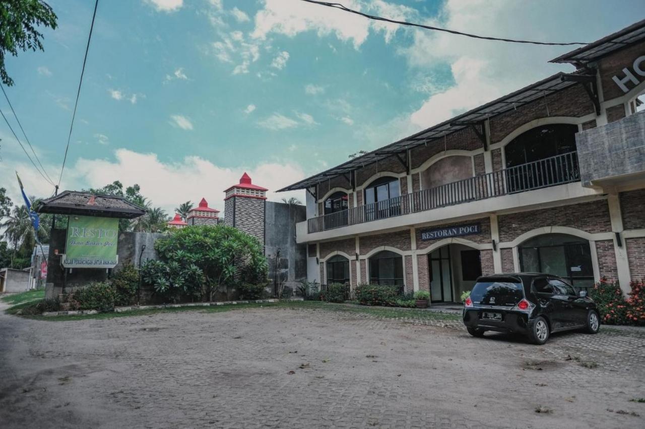Отель Reddoorz Near Pantai Florida Anyer Серанг Экстерьер фото