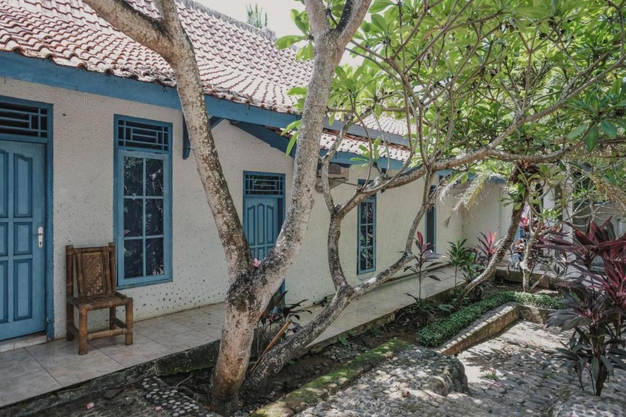 Отель Reddoorz Near Pantai Florida Anyer Серанг Экстерьер фото
