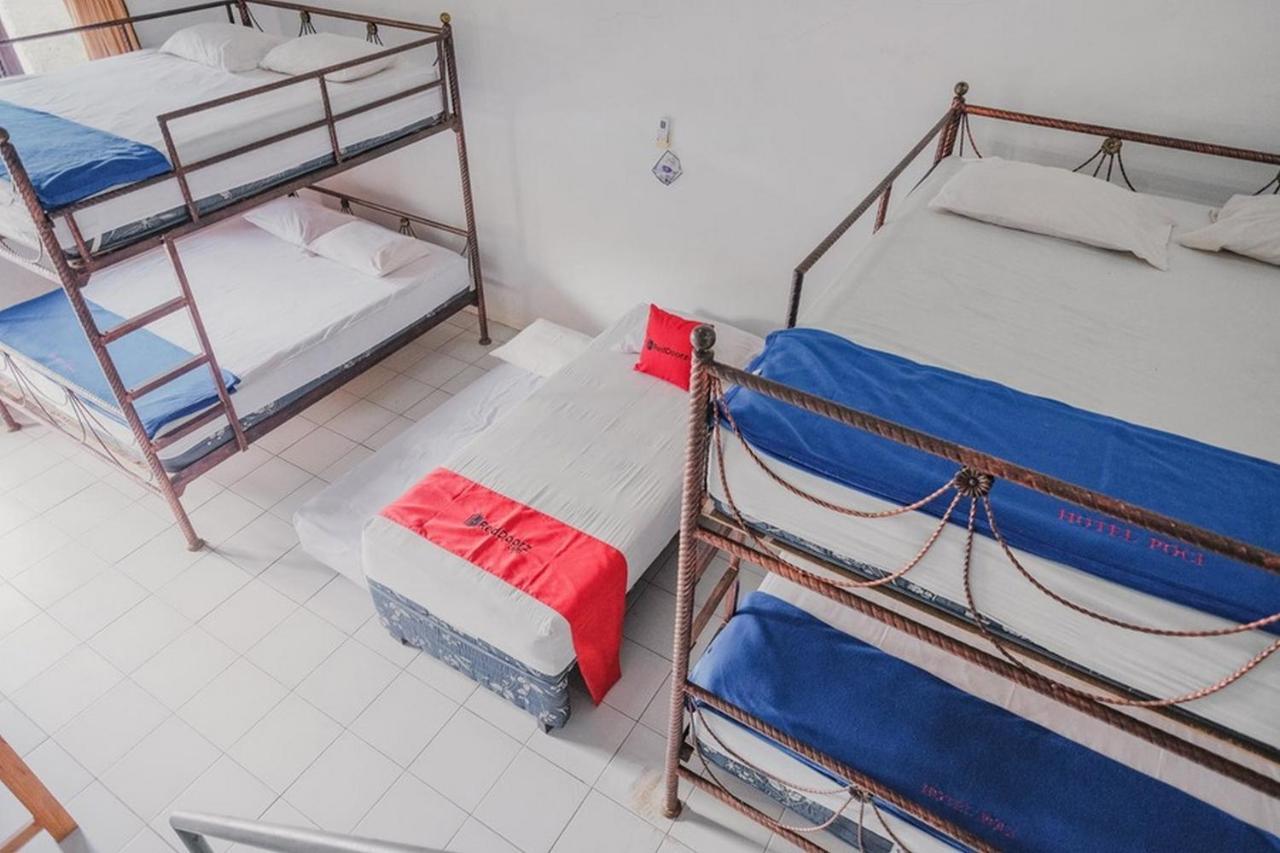 Отель Reddoorz Near Pantai Florida Anyer Серанг Экстерьер фото