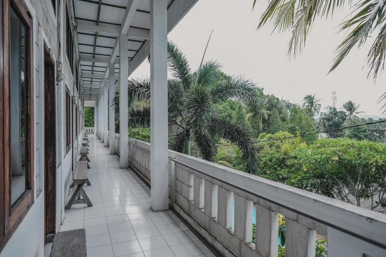 Отель Reddoorz Near Pantai Florida Anyer Серанг Экстерьер фото