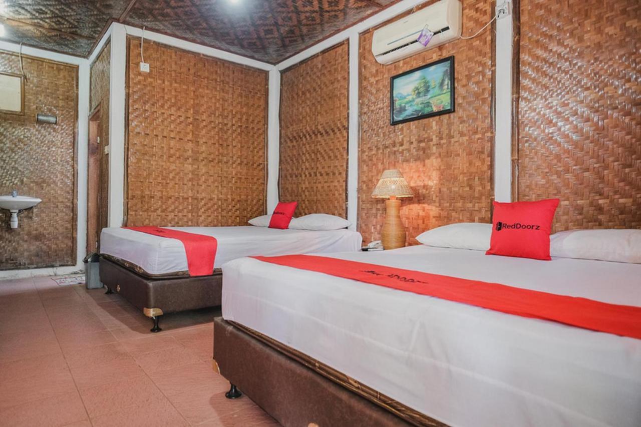 Отель Reddoorz Near Pantai Florida Anyer Серанг Экстерьер фото