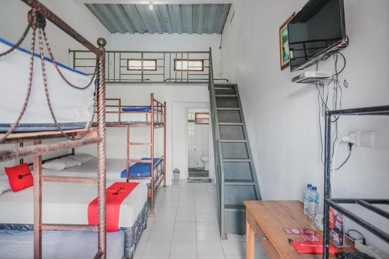 Отель Reddoorz Near Pantai Florida Anyer Серанг Экстерьер фото