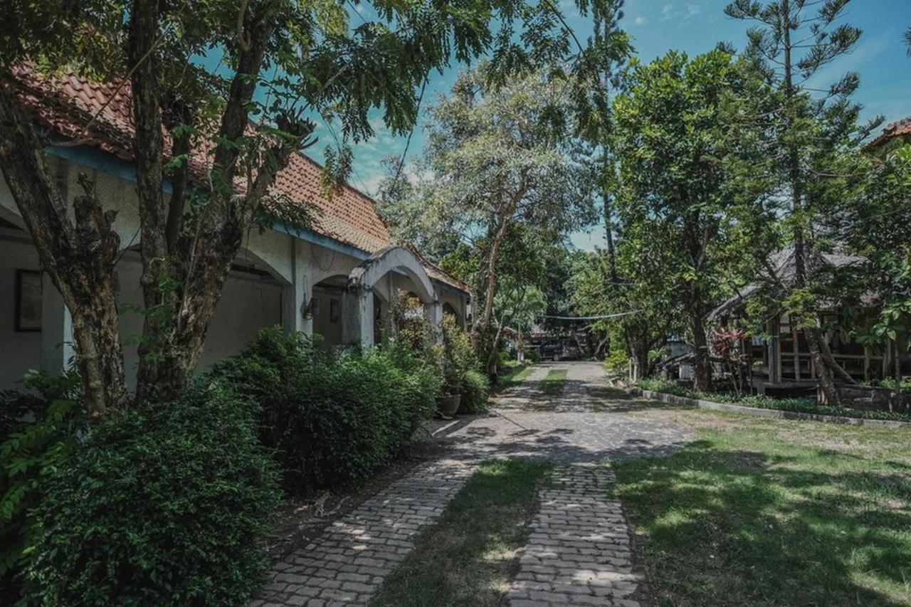 Отель Reddoorz Near Pantai Florida Anyer Серанг Экстерьер фото
