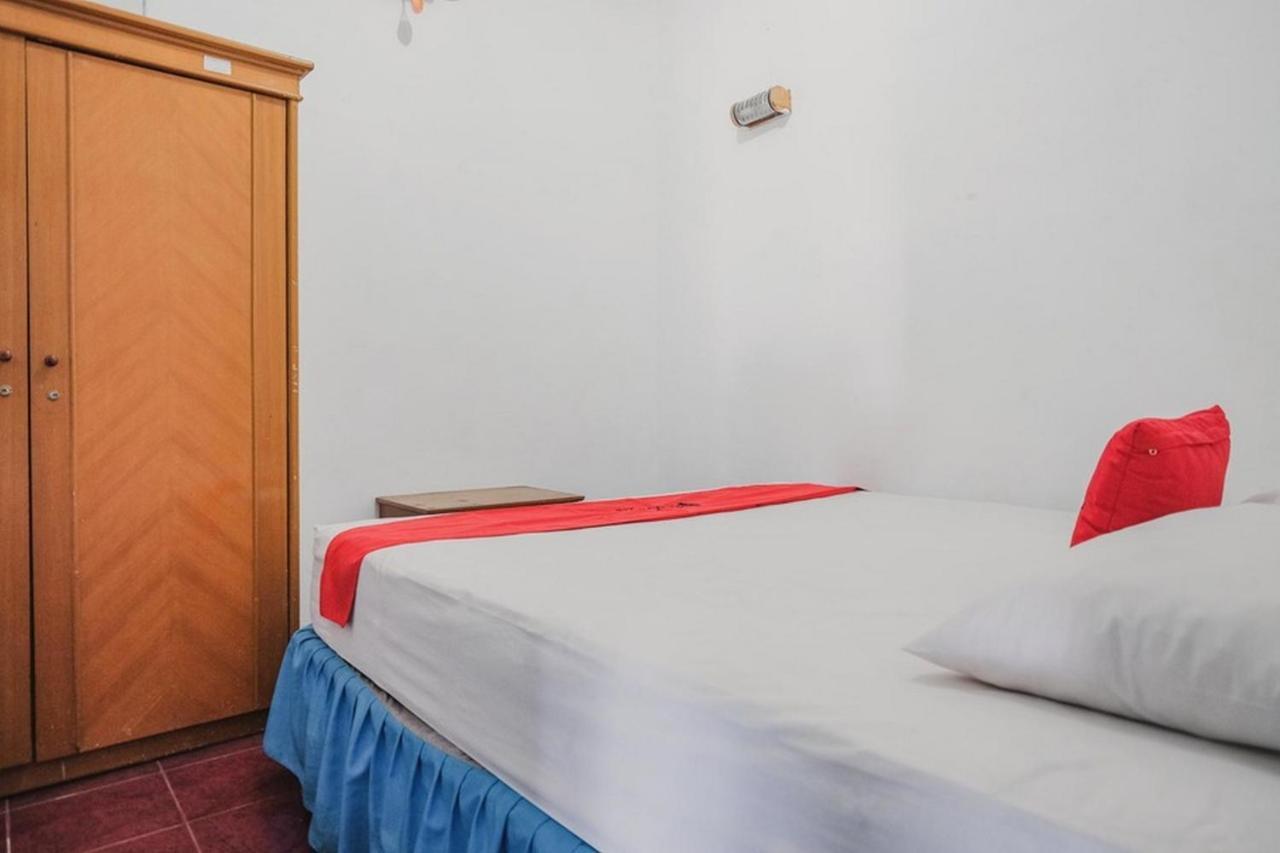 Отель Reddoorz Near Pantai Florida Anyer Серанг Экстерьер фото