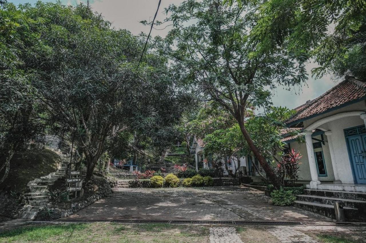 Отель Reddoorz Near Pantai Florida Anyer Серанг Экстерьер фото