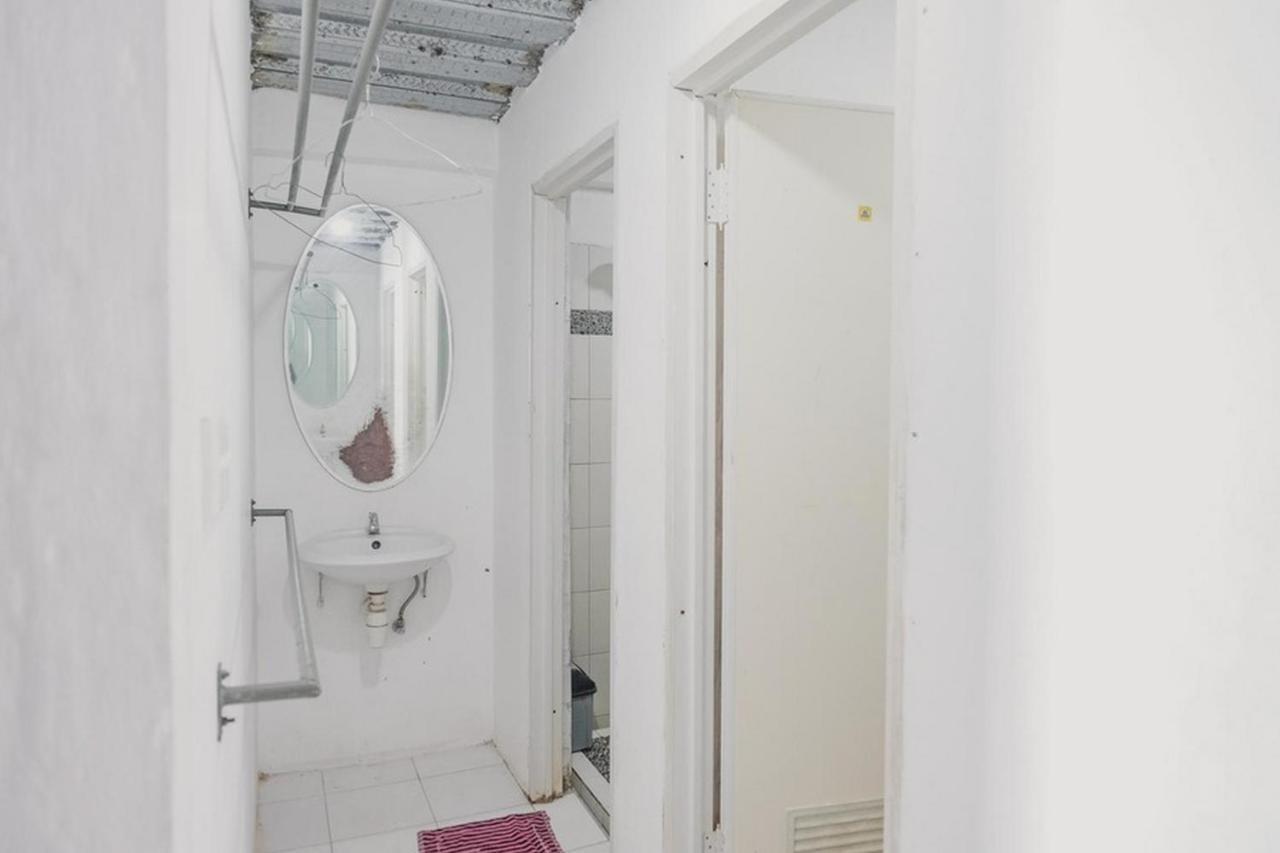 Отель Reddoorz Near Pantai Florida Anyer Серанг Экстерьер фото