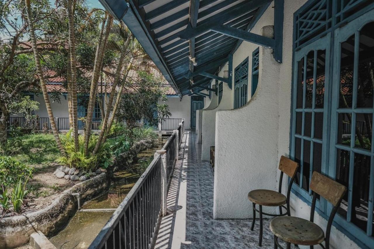 Отель Reddoorz Near Pantai Florida Anyer Серанг Экстерьер фото