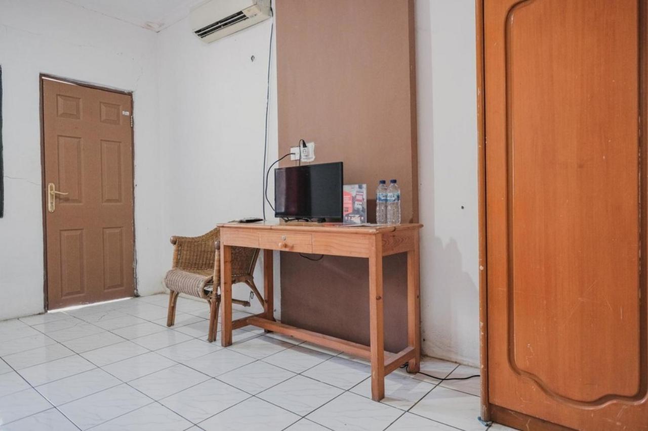 Отель Reddoorz Near Pantai Florida Anyer Серанг Экстерьер фото